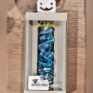 NIB Heyday Blue and White Apple Watch Scrunch Watch Band